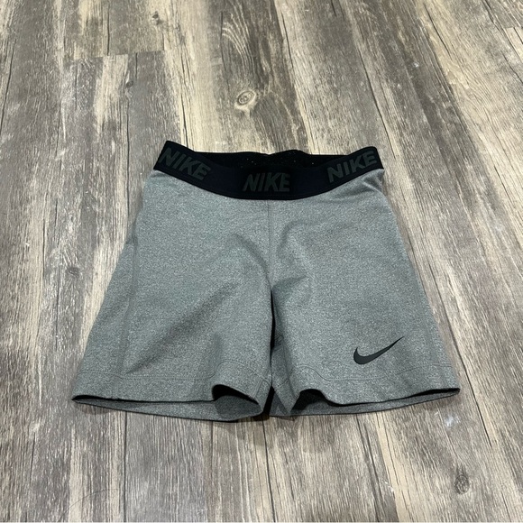 NIKE - Biker Shorts - Picture 1 of 3